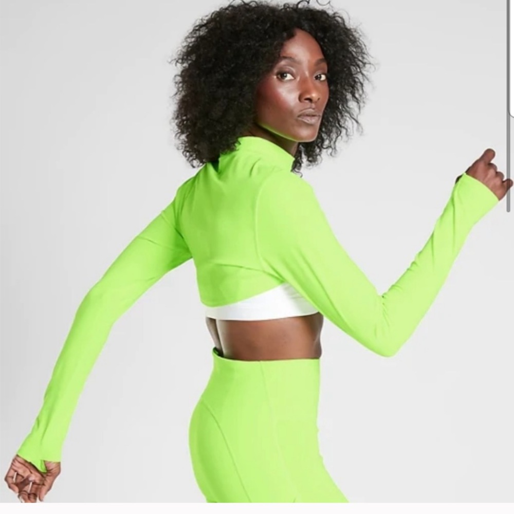 Athletic shrug